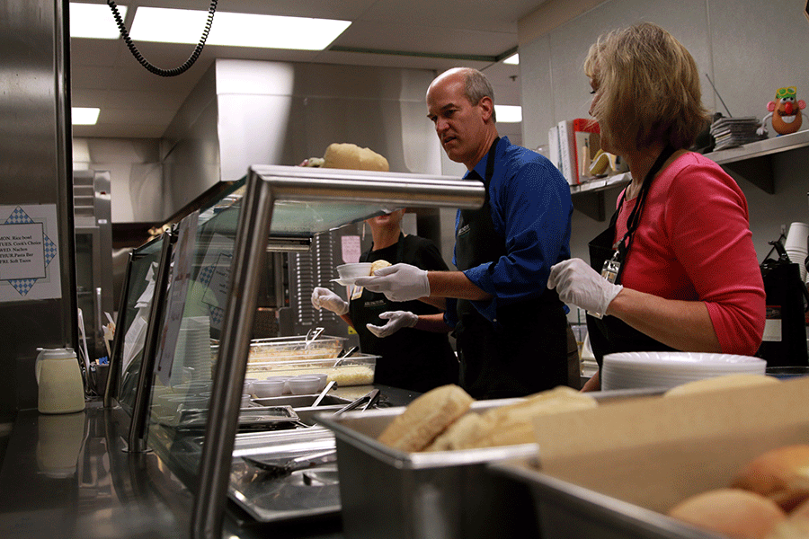 Congressman Rick Larsen serves lunches to Arlington High students on October 14, 2014 as part of an official visit to observe changes in the lunch menus. 