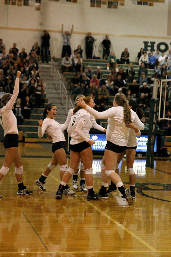 Audrey Frolich (’15), Haley Gonzales (’15), Morgan VanLaar (’17), Madison Ward (’16), Ally Peterson (’17), and Audrey Randles (’16) celebrate a great kill by Randles during their game vs. Edmonds Woodway on Tuesday. Audrey Frolich (’15), Haley Gonzales (’15), Morgan VanLaar (’17), Madison Ward (’16), Ally Peterson (’17), and Audrey Randles (’16) celebrate a great kill by Randles during their game vs. Edmonds Woodway on Tuesday. 