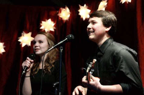 Zeke Basher ’18 and Hannah Jensen ’17 perform a duet version of “Somewhere Only We Know” for the Flight Cabaret. 
