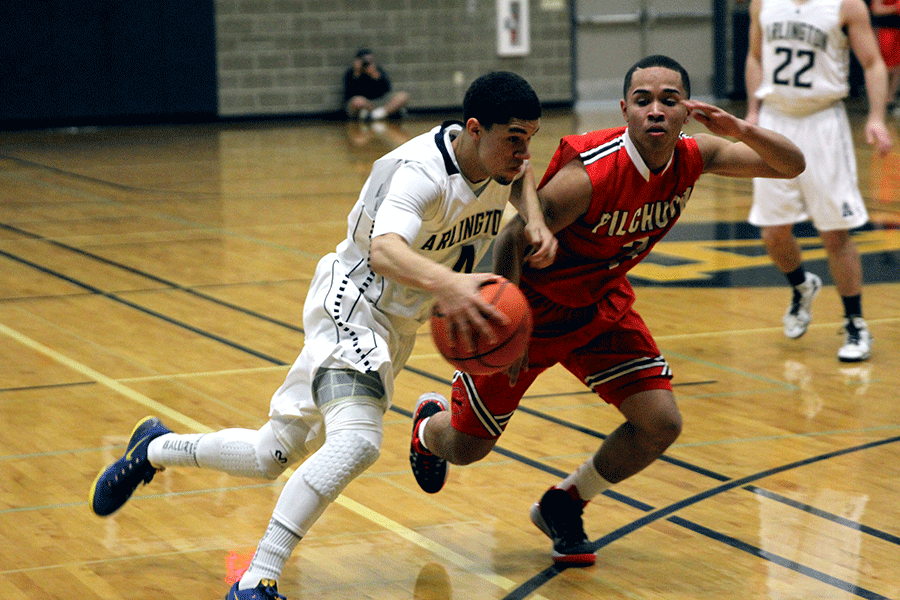 Donavan Sellgren 16’ drives to the basket in Arlington’s conference matchup against Marysville Pilchuck.
