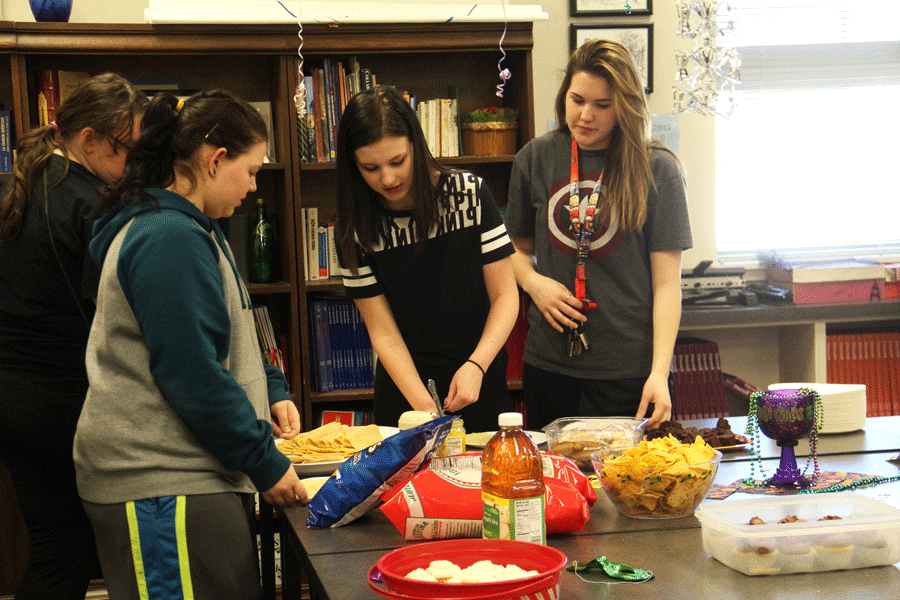Language students join together to celebrate Mari Gras with the French Club