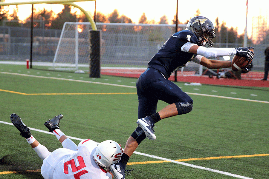 Donovan Sellgren snags a touchdown early in the game against Snohomish.