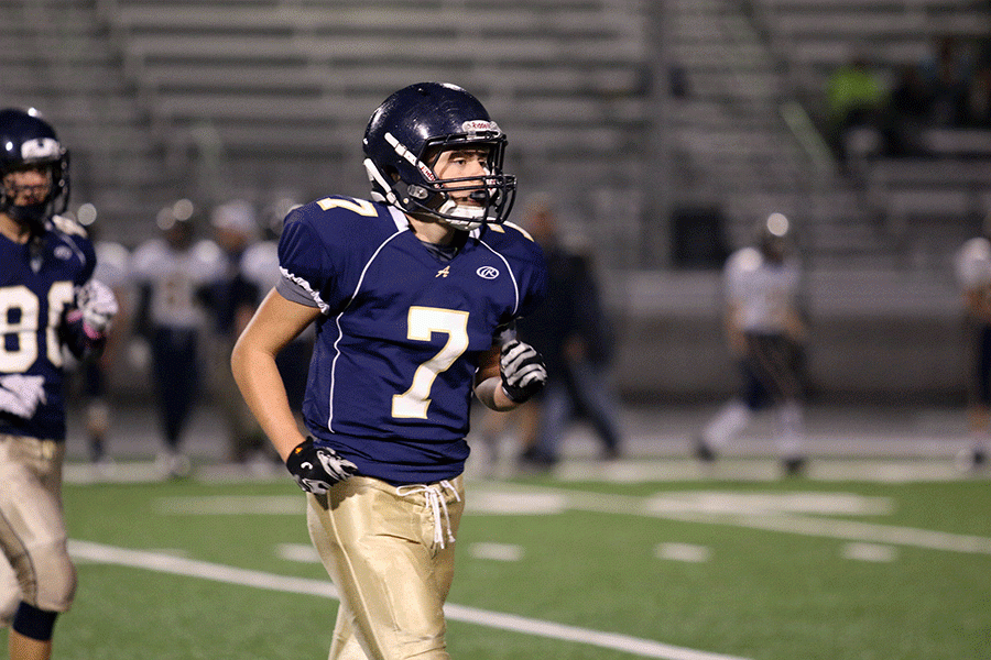 Tucker Bovard (18) trots off field during a change in possession in Arlingtons win over Everett.