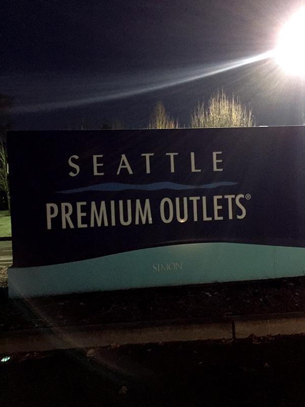 The+Seattle+Premium+Outlets+in+the+early+hours+of+a+Saturday+morning+before+the+chaos+begins.