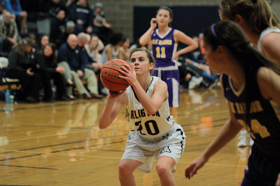 Olivia+Larson+%2816%29+prepares+to+shoot+a+free+throw+during+a+game+against+Oak+Harbor.
