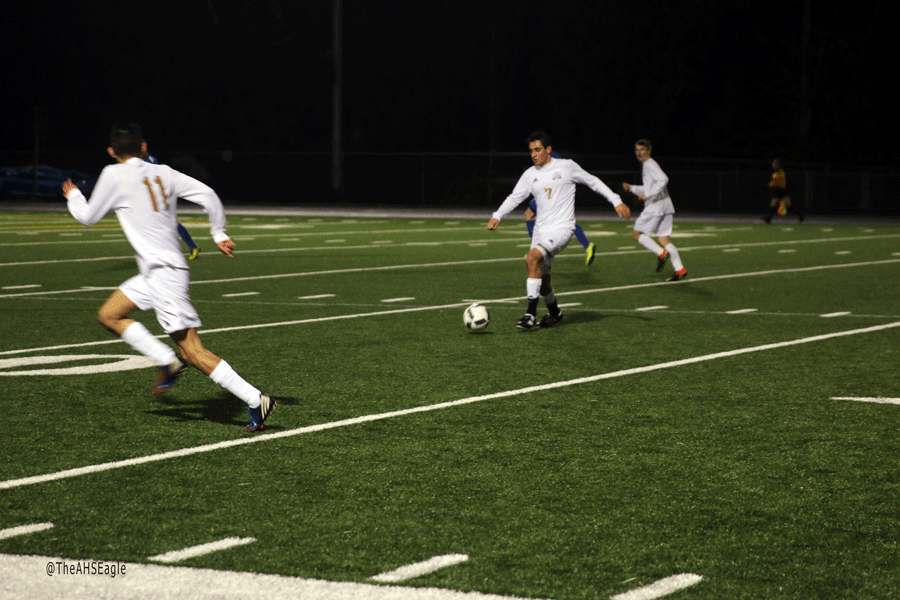 Eric Acero ('17) passes to his teammate Carter Mooring ('17) during a game versus Ferndale.