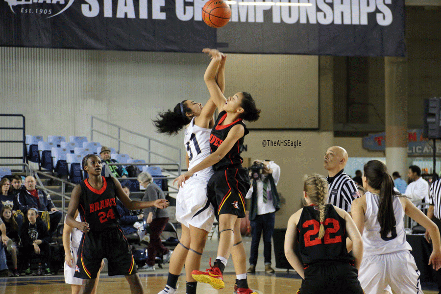 Jayla+Russ+%2816%29+goes+up+for+the+tipoff+during+Friday+nights+state+tournament+game+against+Kamiakin.+