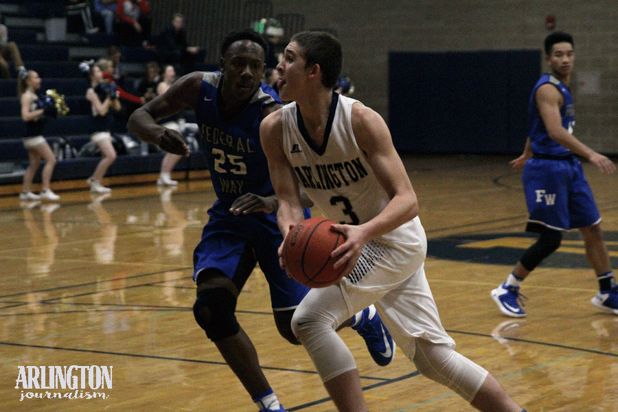 Griffin Gardowski (19) goes up for a lay-up against Federal Way on Wednesday, December 14th. 