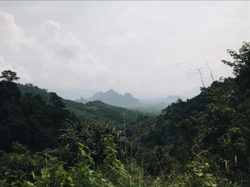 A lookout along the main road of Thailand facing a mountain in Amphoe phanom-Khlong Sok