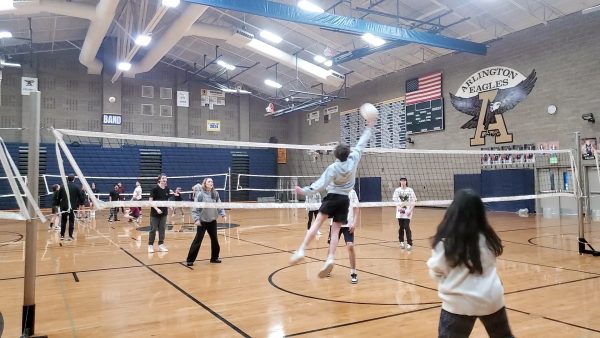 February 29 in 6th period, Alex Davis (‘25) is trying to return a serve on his volleyball team in his Recreational PE class.
