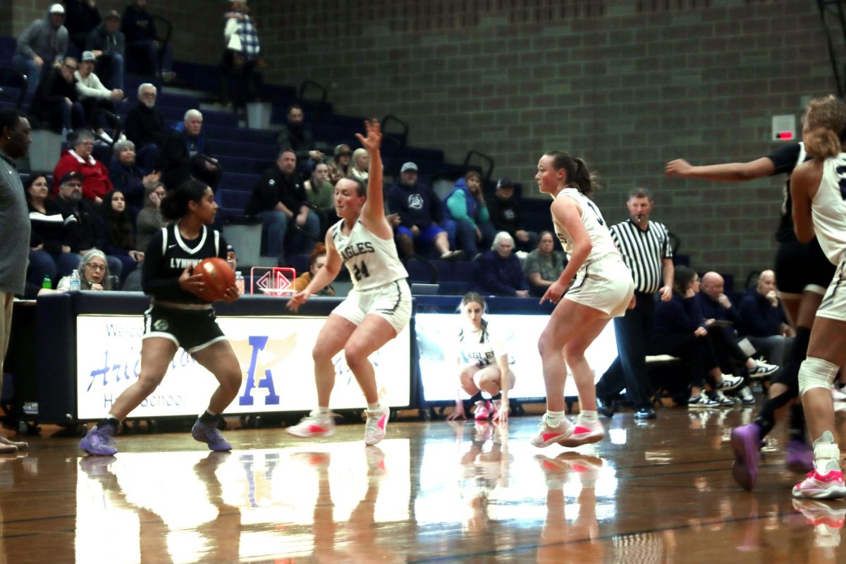 Blocking a Lynnwood opponent from shooting the ball is Katie Snow (24’) in all of her glory with Rachel Snow, (24’) and Addison Green (26‘). “I think that our team played really good together and kinda moving the ball around against a really good Lynnwood team who could shoot a lot.” Snow said.