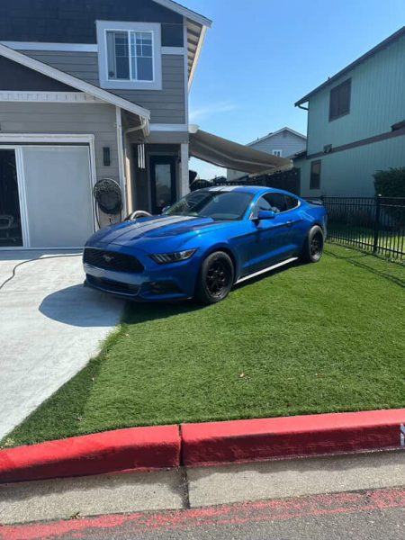 Elisha Alonso's ('26) Blue Ford Mustang