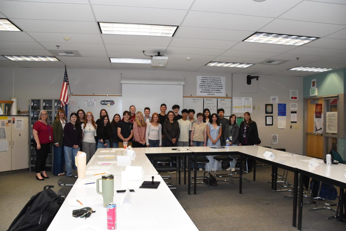 Online News Media students taking a photo with Congresswoman Suzan DelBene after Q&A session.